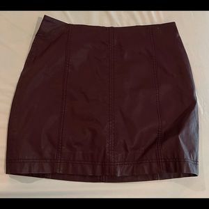 Free people plum faux leather skirt size 8